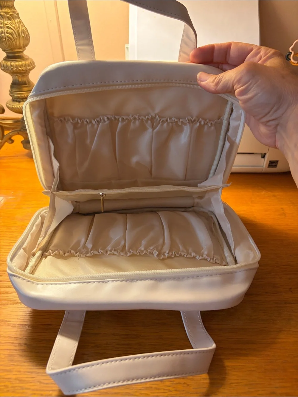 Shell Bags white cosmetic